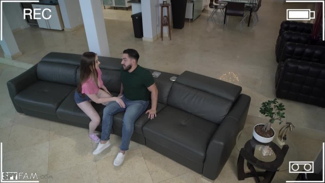 Старший брат трахнул сводную сестру после мастурбации