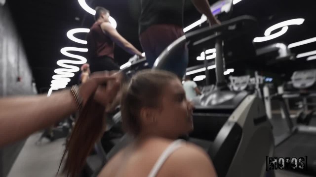 В этом спортзале можно трахаться на публике